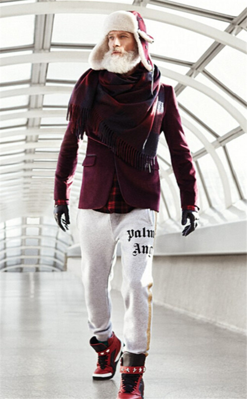 320名圣诞老人整体冲浪？？？？？？？八一八圣诞节奇闻趣事