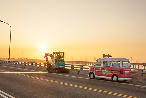 图说怪手环台净滩活动，，，，，，智绘8188cc威尼斯智能环保节能