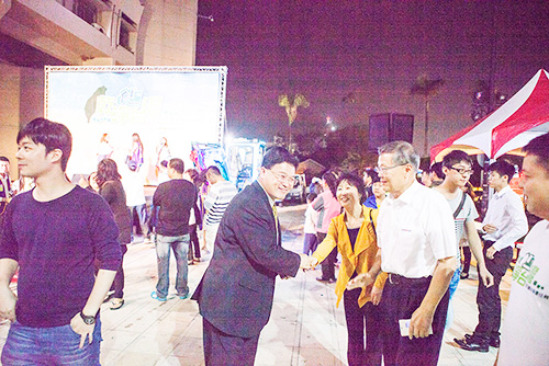 图说怪手环台净滩活动，，，，，，智绘8188cc威尼斯智能环保节能