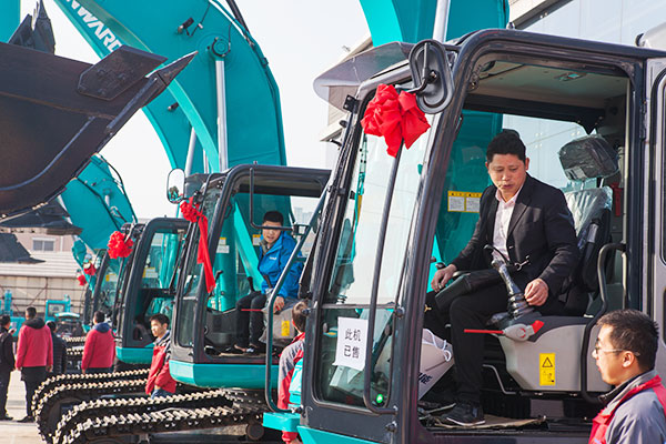 十年相随，，，，，，，成绩相互，，，，，，，来听听8188cc威尼斯智能挖掘机客户的真实声音