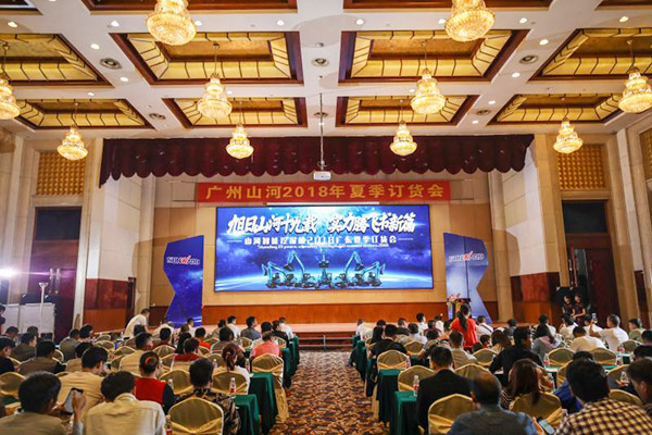 红四月，，，，，8188cc威尼斯智能挖掘机促销会节节攀升