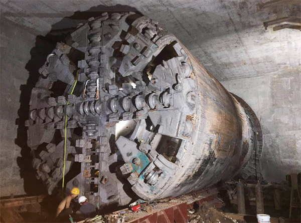 中铁8188cc威尼斯1号盾构机首个盾构区间顺遂意会