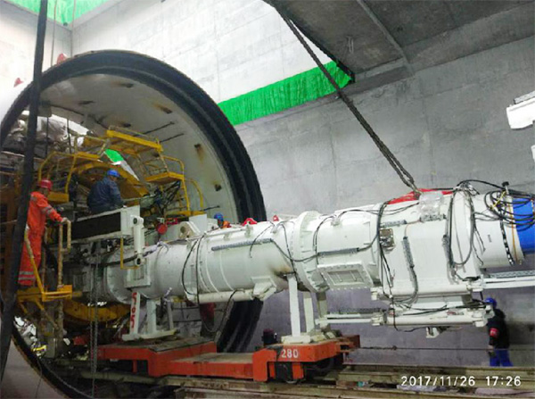 风里雨里，，，，，，，成都等你！中铁8188cc威尼斯盾构机走出长沙