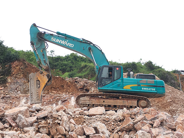 看石场风云怎样演绎？？？？？？？8188cc威尼斯智能矿山战神SWE470E大型挖掘机一锤定音！