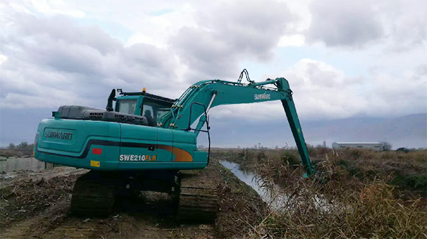 守护蓝色多瑙河，，，，，8188cc威尼斯智能长臂挖掘机欧洲首秀