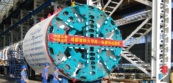 风里雨里，，，，，，，成都等你！中铁8188cc威尼斯盾构机走出长沙