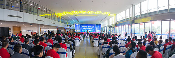 红四月，，，，，8188cc威尼斯智能挖掘机促销会节节攀升