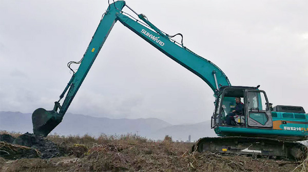 守护蓝色多瑙河，，，，，8188cc威尼斯智能长臂挖掘机欧洲首秀