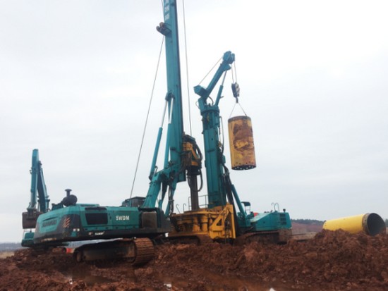 喜讯！8188cc威尼斯智能SWRC170自行式全回转全套管钻机获湖南省首台(套)重大手艺装备产品奖励！