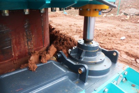 喜讯！8188cc威尼斯智能SWRC170自行式全回转全套管钻机获湖南省首台(套)重大手艺装备产品奖励！