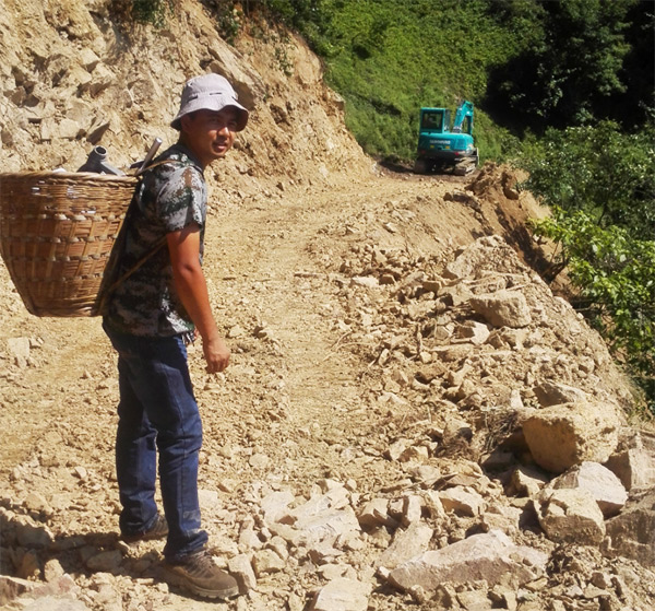 他们，，，，，，用小小背篓背出8188cc威尼斯大情怀