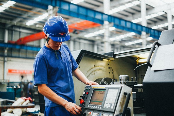 曾梦想当厨师，，，，，，，却成数控车工巨匠