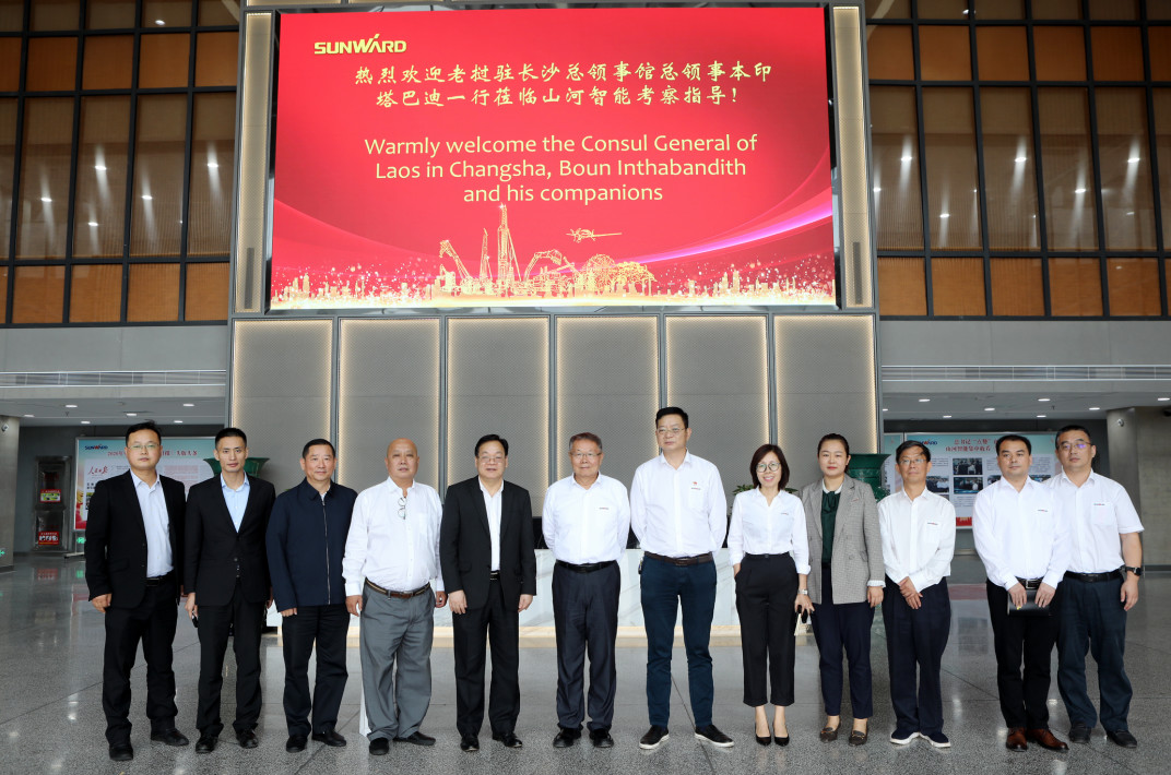 老挝长沙总领事本·印塔巴迪考察8188cc威尼斯智能