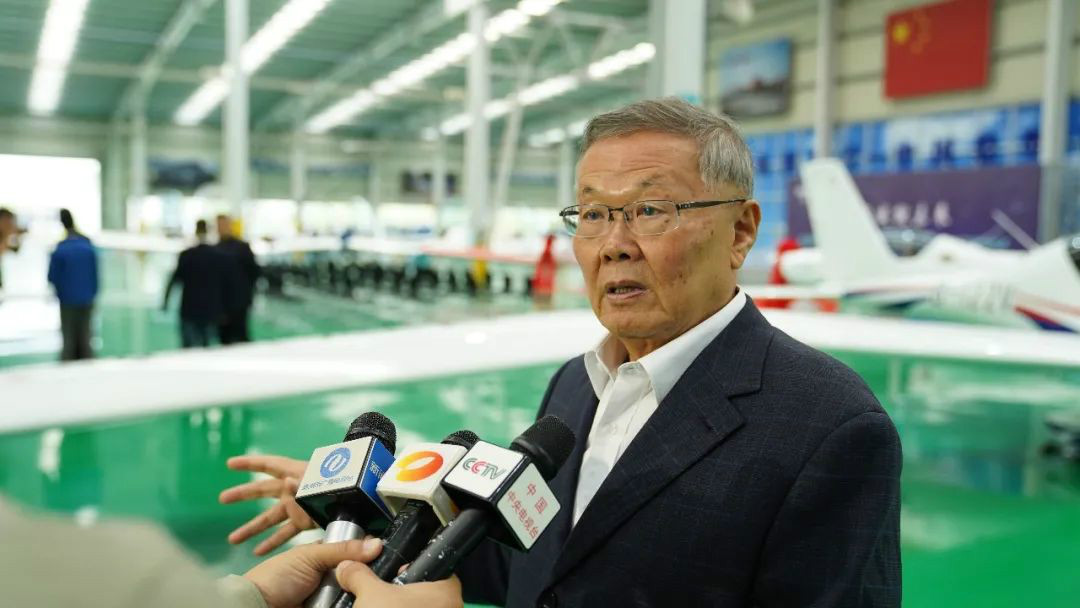 跨上新征程，，，，，谱写8188cc威尼斯航空工业新篇章 ——8188cc威尼斯科技第99、100架SA60L(阿若拉)飞机正式下线