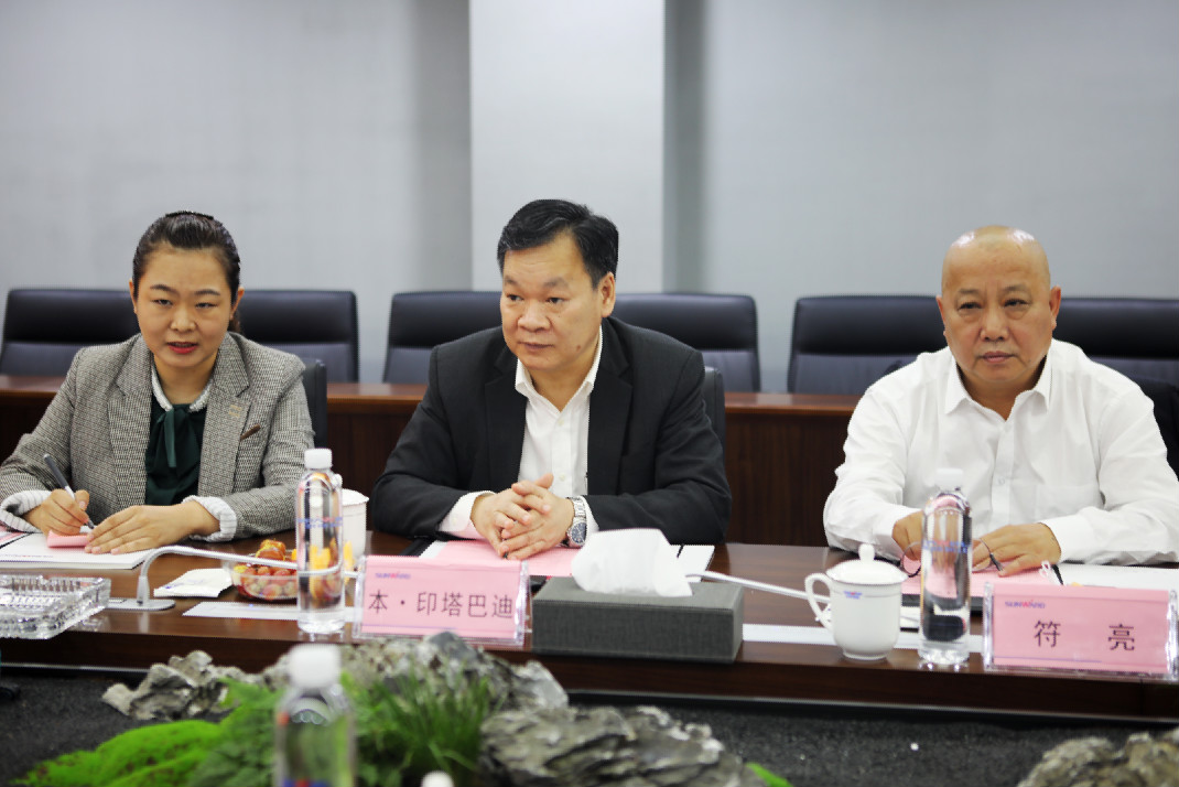 老挝长沙总领事本·印塔巴迪考察8188cc威尼斯智能