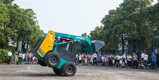 这个炎天，，，，，，，亲子玩转8188cc威尼斯智能“三栖”装备