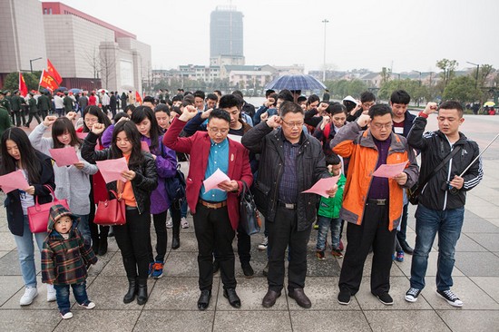 爱岗敬业，，，践行雷锋精神