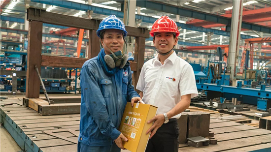 万力集团“送清凉”活动，，，，，，慰问一线员工