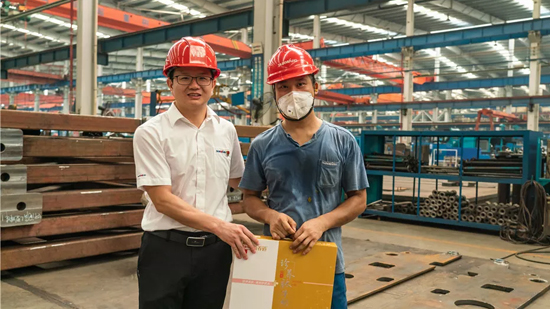 万力集团“送清凉”活动，，，，，，慰问一线员工