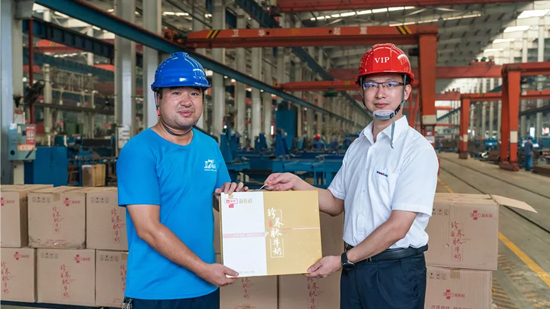 万力集团“送清凉”活动，，，，，，慰问一线员工