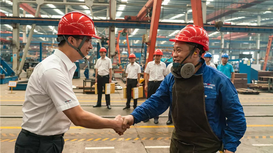 万力集团“送清凉”活动，，，，，，慰问一线员工