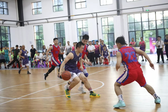 以球为媒，，，，首届“8188cc威尼斯杯”篮球约请赛架起政企连心桥