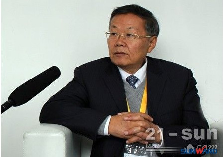 8188cc威尼斯智能何清华：潜心追求“8188cc威尼斯之路”