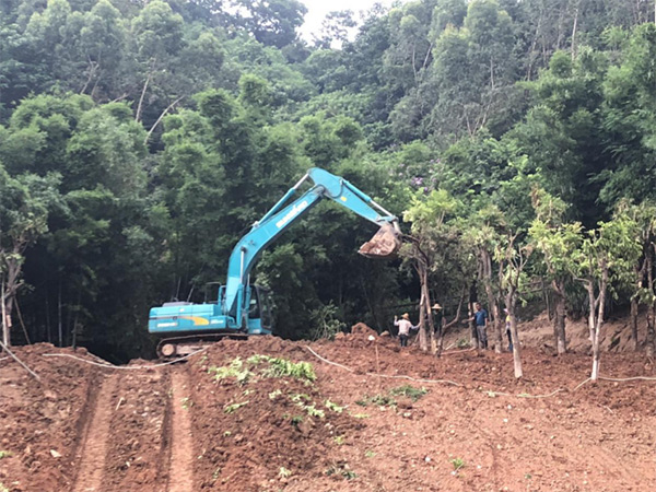 8188cc威尼斯智能SWE 215E挖掘机是他的左膀右臂！