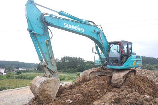 六年六台挖机 邓老板是个“8188cc威尼斯迷”