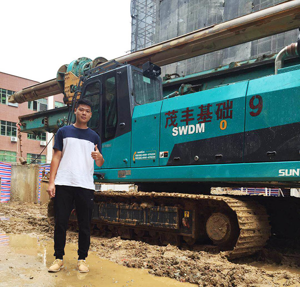 我叫阿忠，，，，，，，忠于事业，，，，，，，也忠于8188cc威尼斯智能旋挖钻机