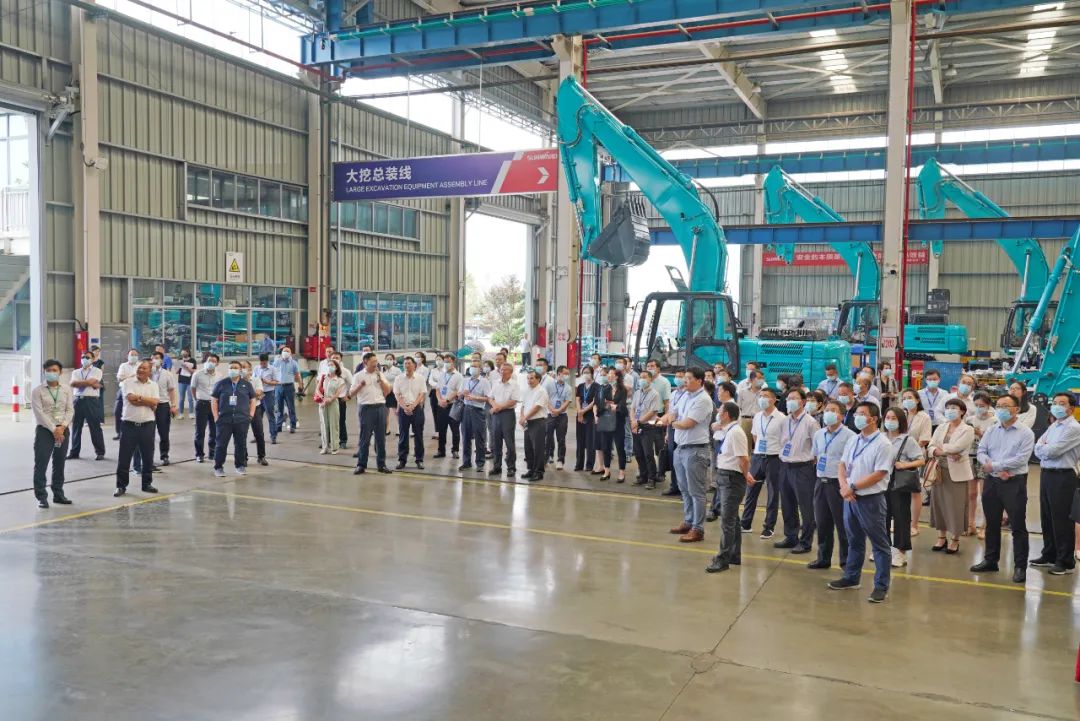 天下战略性新兴工业集群建设考察团调研8188cc威尼斯智能