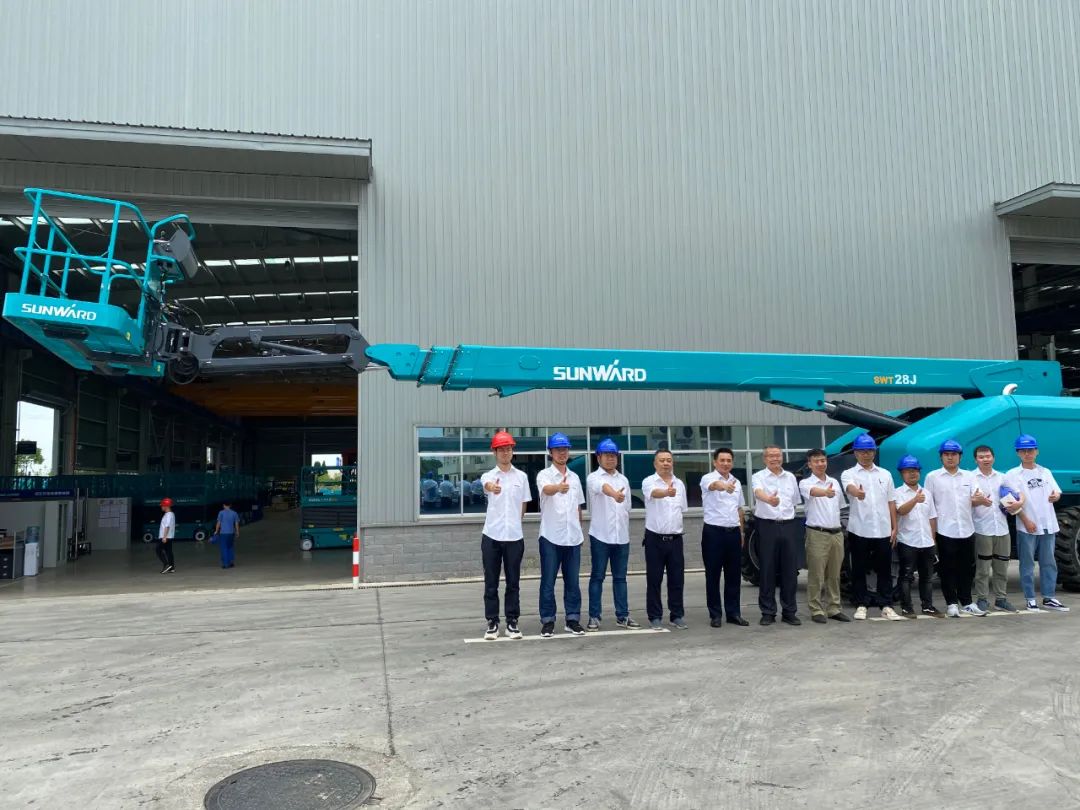 8188cc威尼斯智能首款直臂式高空作业平台顺遂通过评审