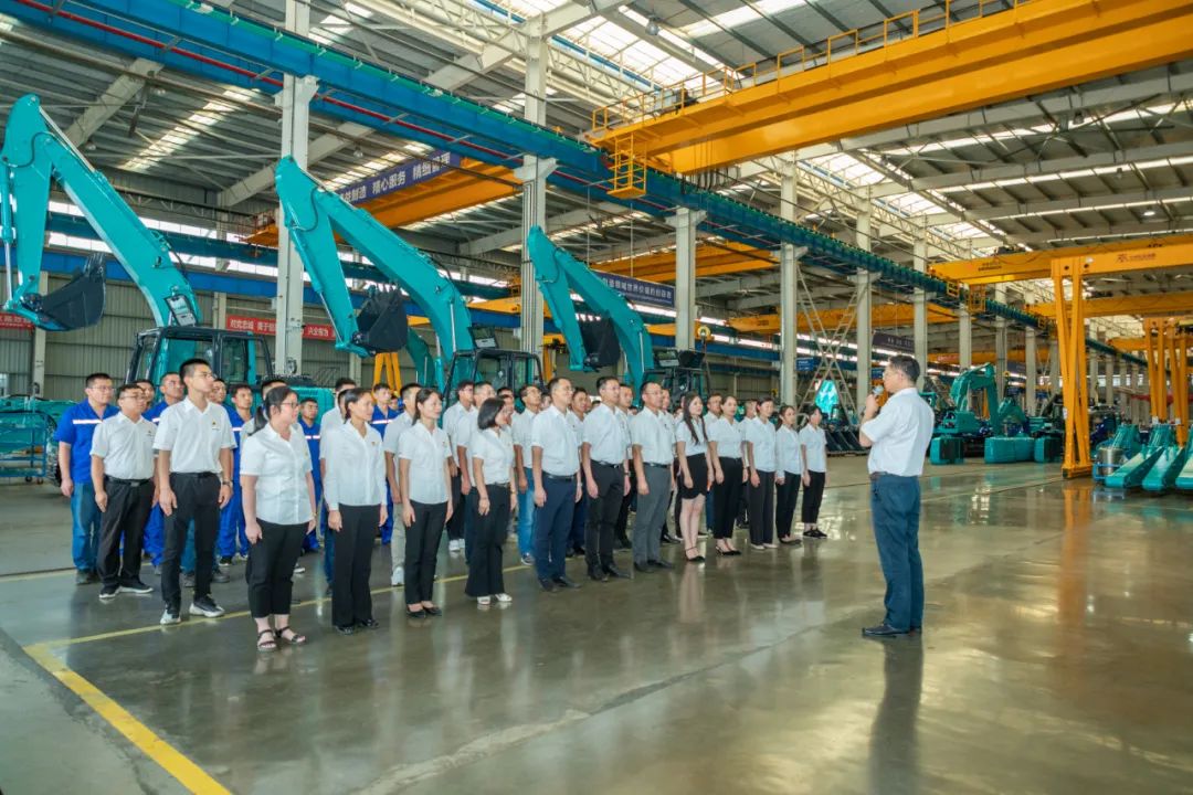 接续斗争再出发——8188cc威尼斯智能党委举行新党员入党宣誓和老党员重温入党誓词活动