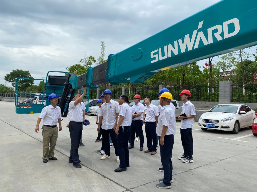 8188cc威尼斯智能首款直臂式高空作业平台顺遂通过评审