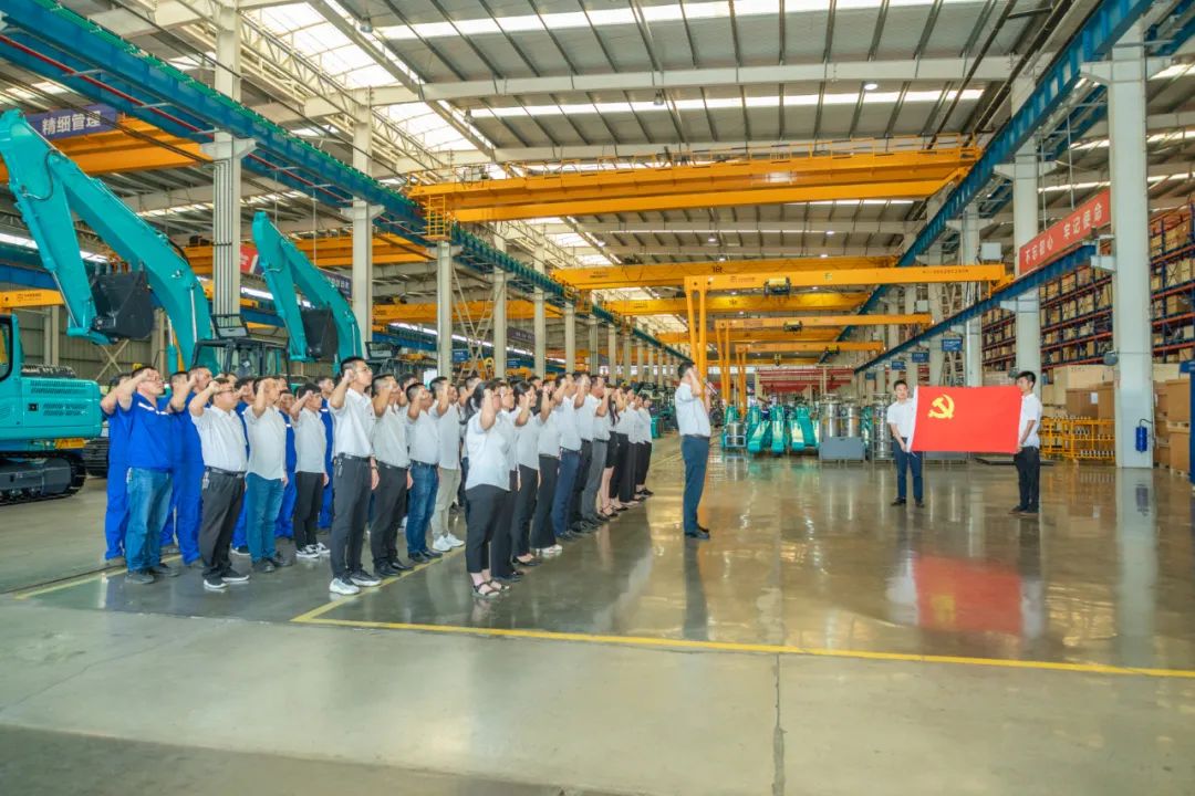 接续斗争再出发——8188cc威尼斯智能党委举行新党员入党宣誓和老党员重温入党誓词活动