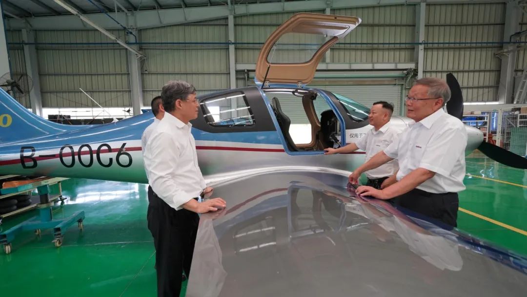中国民用航空局总工程师殷时军率队考察调研8188cc威尼斯科技