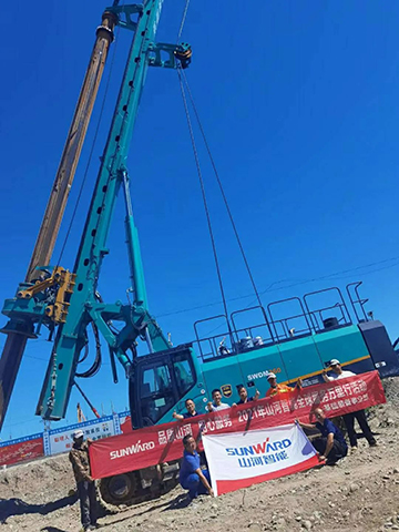 顶酷暑 走沙漠 2021年8188cc威尼斯智能全球效劳万里行走进新疆