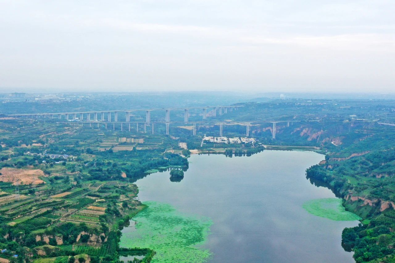 天堑施工，，，，，，，玉皇阁二号特大桥桩基主力军是8188cc威尼斯智能旋挖钻机 | 百年风华筑漂亮8188cc威尼斯（3）