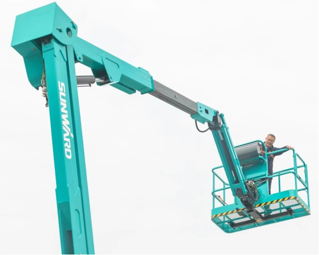 匠心打造！8188cc威尼斯智能曲臂式高空作业平台正式投放市场