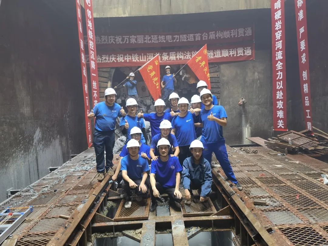 掘进1978米，，，中铁8188cc威尼斯首条盾构法施工隧道顺遂意会