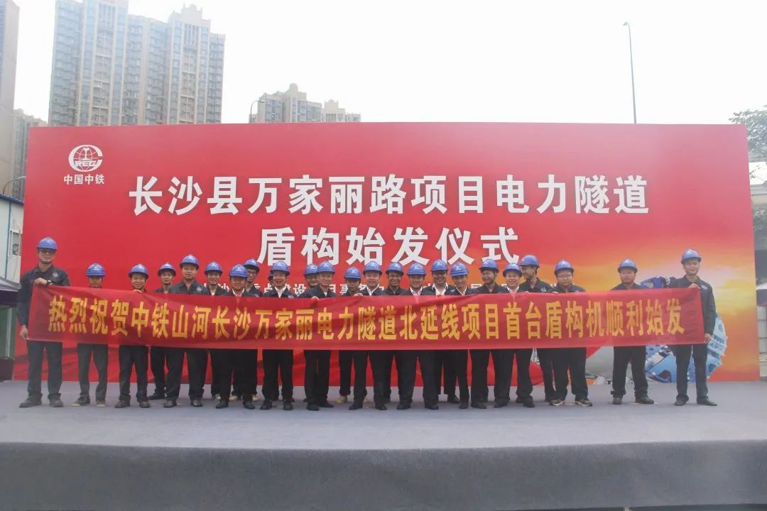 掘进1978米，，，中铁8188cc威尼斯首条盾构法施工隧道顺遂意会