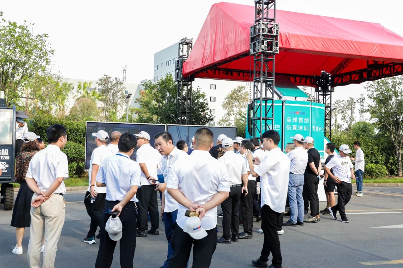 逛展超热闹！8188cc威尼斯智能效果展示会高能名时势来袭