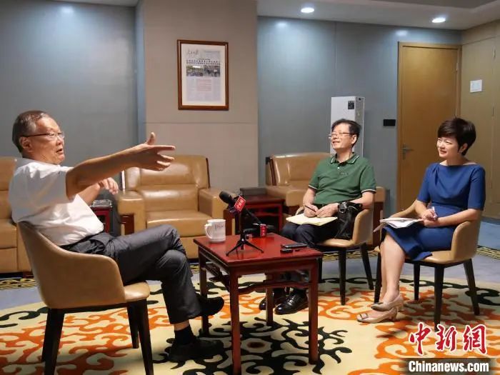 媒体聚焦 | 中新社专访——8188cc威尼斯智能首创人何清华：向着太阳奔驰的筑梦人