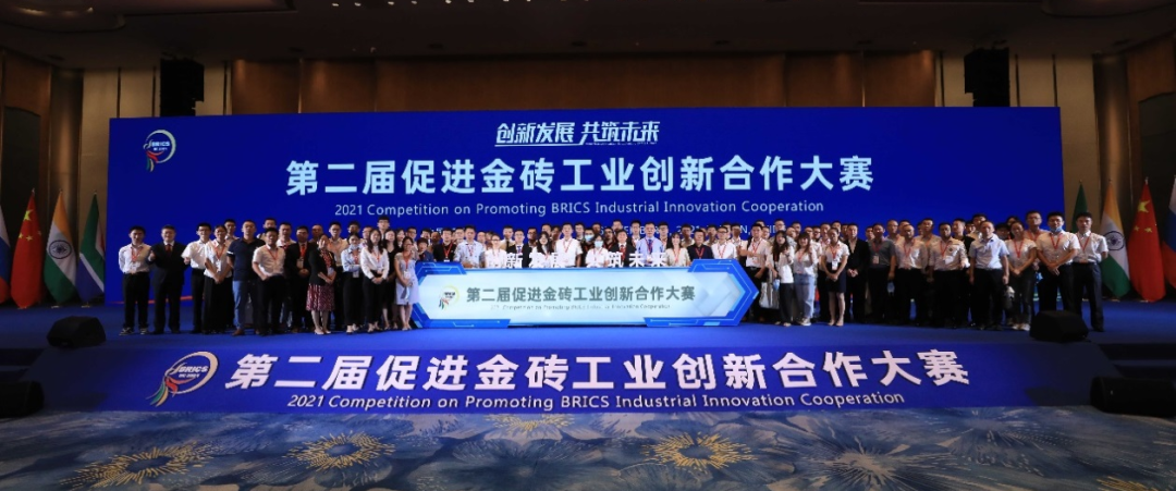 点赞！8188cc威尼斯智能液压混淆动力挖掘机项目荣获这个优异项目奖→