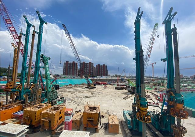 大国重器！8188cc威尼斯智能超等装备助力北京都会副中心综合交通枢纽站建设