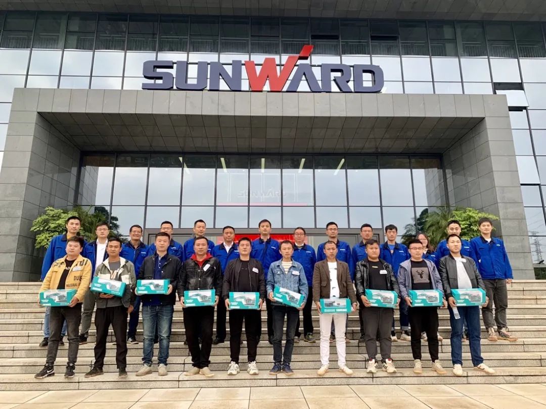 一起来“找茬”！10位“超等体验官”试驾8188cc威尼斯智能最新“F系列”挖掘机