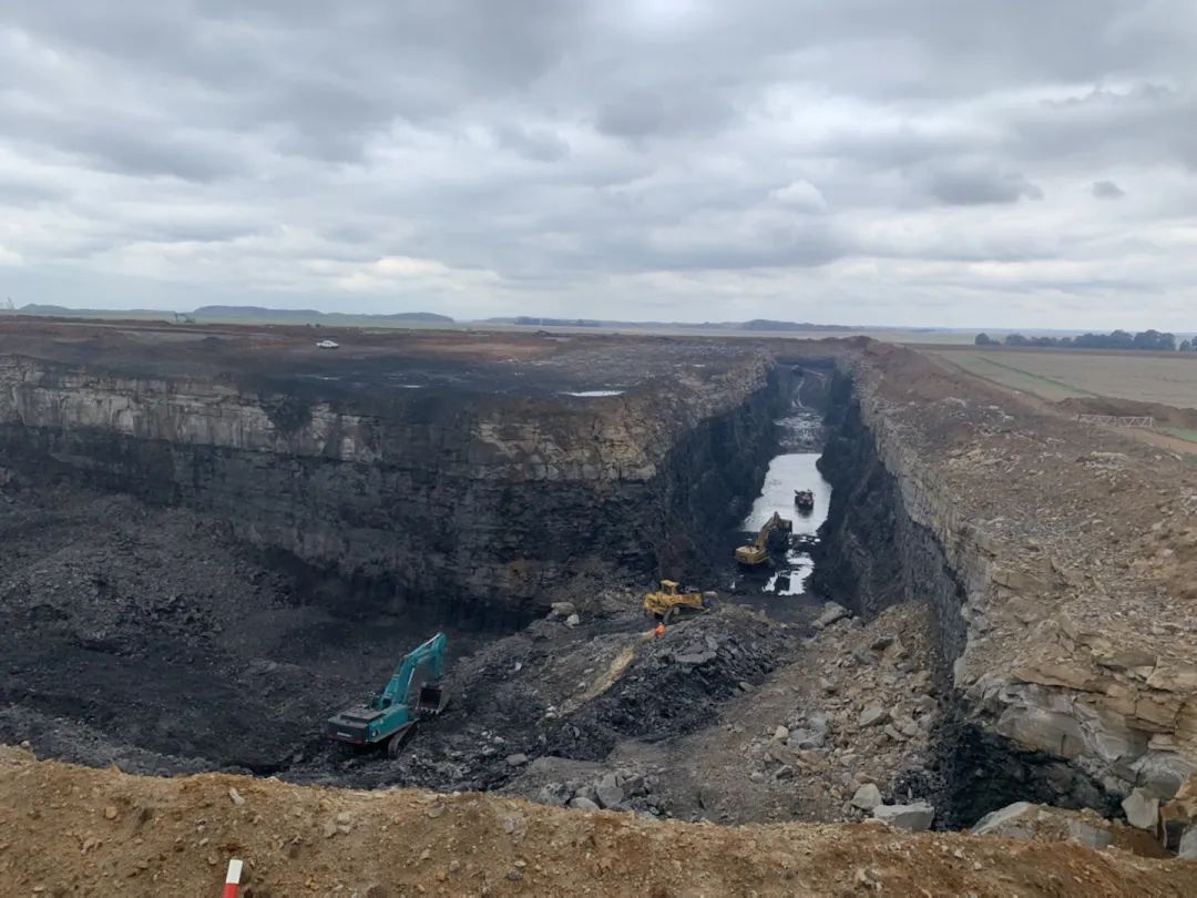 挑战矿山难题！8188cc威尼斯智能95吨级矿用挖掘机乐成进入非洲市场