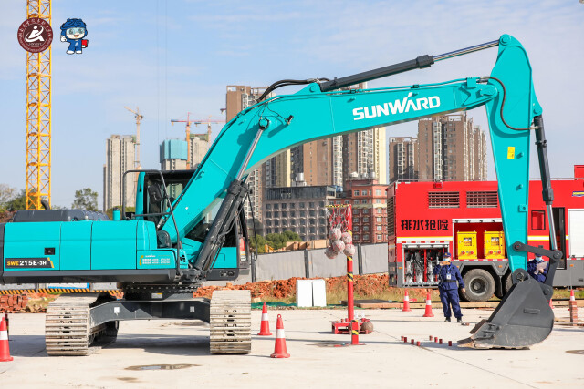 轮胎式挖掘机和履带式挖掘机，，，，，，你更看好哪个？？？