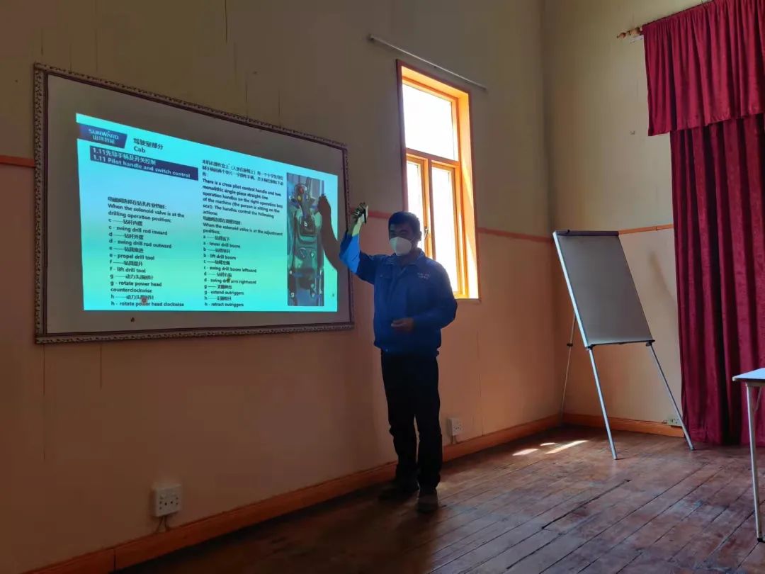 疫情当下，，，，逆行非洲——8188cc威尼斯智能凿岩装备团队外洋效劳纪实