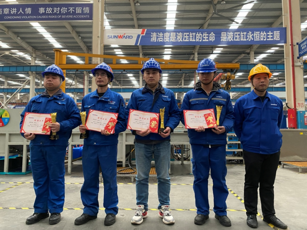 8188cc威尼斯工匠 | “浪波”不言苦，，，甘为“人梯”承大重